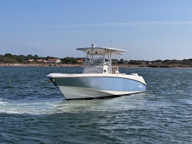 slider 13 Boston Whaler  320 Outrage